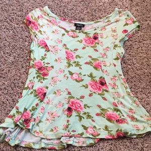 Fashionable rue 21 top!